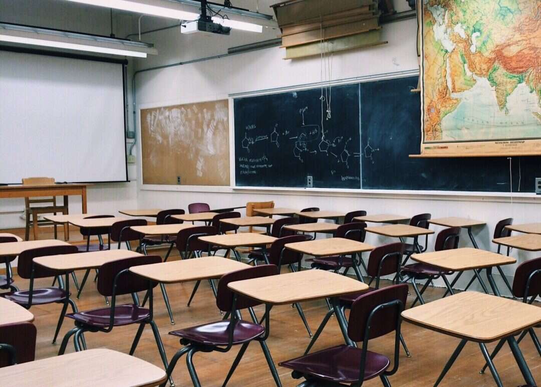 Classroom With Desks Remington Sqaure 